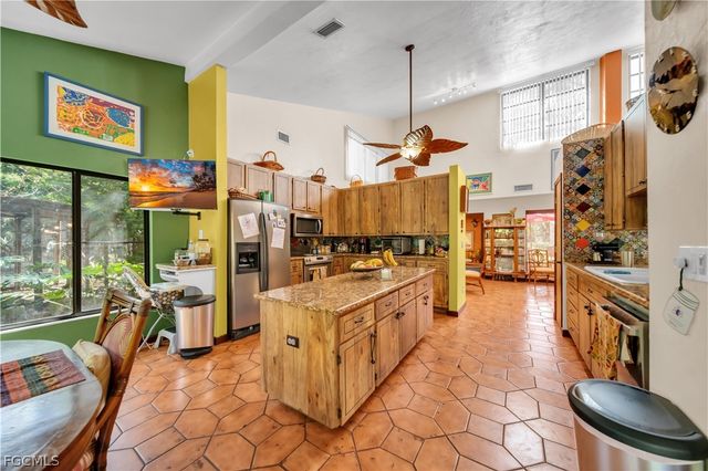 184 W Mariana AVE, North Fort Myers, FL 33903