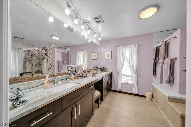 184 W Mariana AVE, North Fort Myers, FL 33903