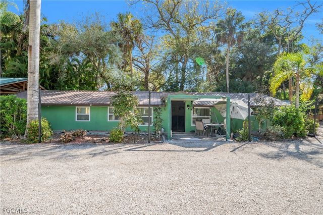 184 W Mariana AVE, North Fort Myers, FL 33903