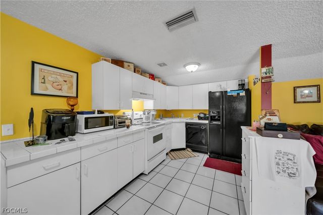 184 W Mariana AVE, North Fort Myers, FL 33903