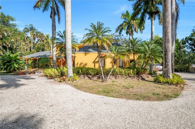 184 W Mariana AVE, North Fort Myers, FL 33903