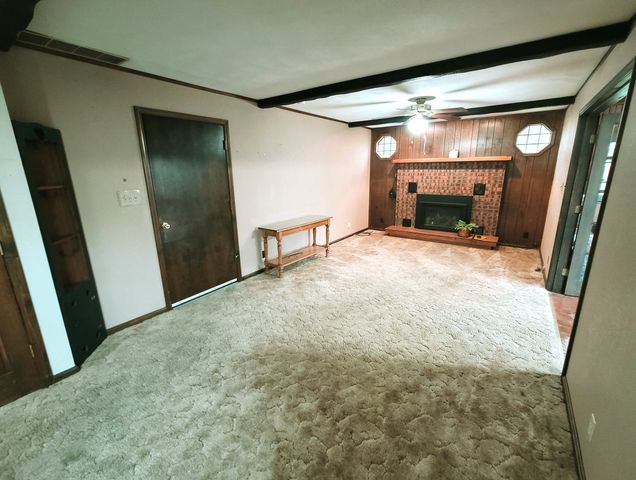 14 Lakedale Drive, Salem, IL 62881