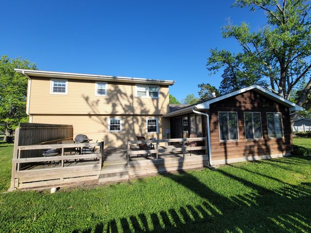 14 Lakedale Drive, Salem, IL 62881