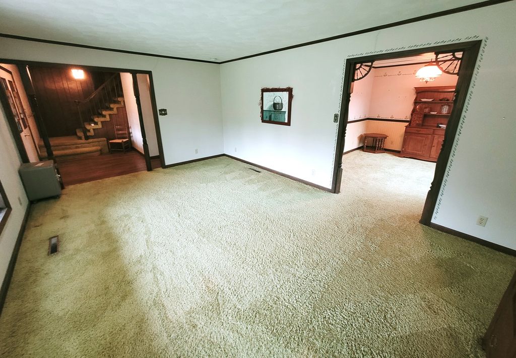 Image 11 of property listing at 14 Lakedale Drive, Salem, IL 62881