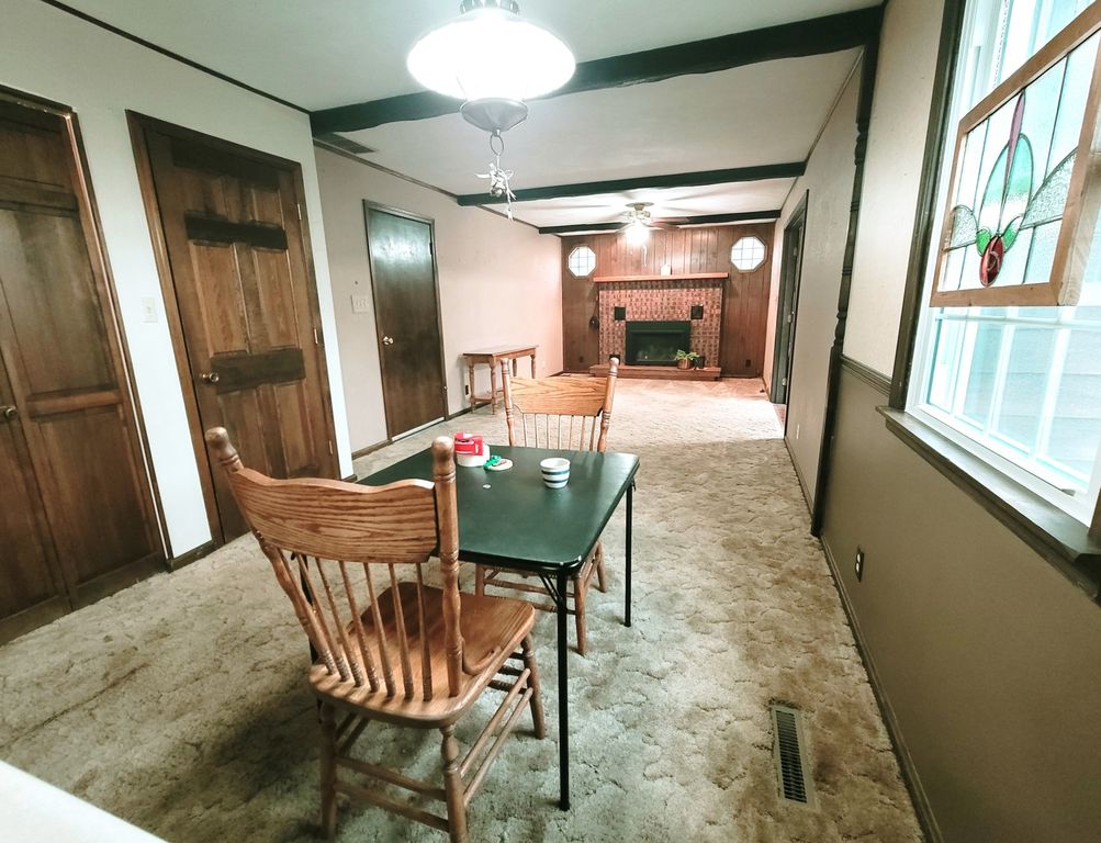 Image 14 of property listing at 14 Lakedale Drive, Salem, IL 62881