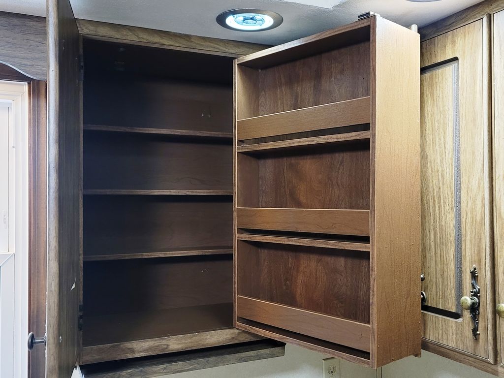 Image 16 of property listing at 14 Lakedale Drive, Salem, IL 62881