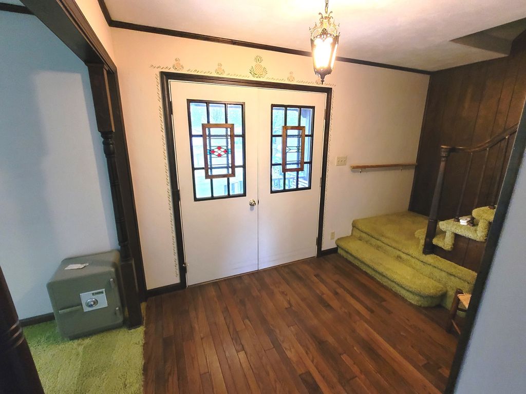 Image 3 of property listing at 14 Lakedale Drive, Salem, IL 62881