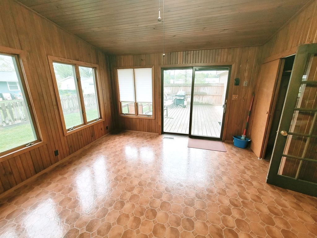 Image 22 of property listing at 14 Lakedale Drive, Salem, IL 62881