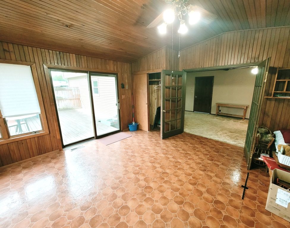 Image 23 of property listing at 14 Lakedale Drive, Salem, IL 62881