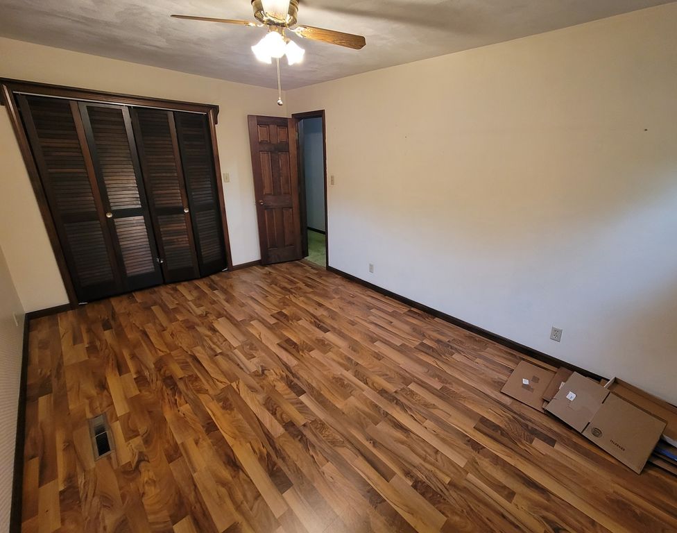 Image 29 of property listing at 14 Lakedale Drive, Salem, IL 62881