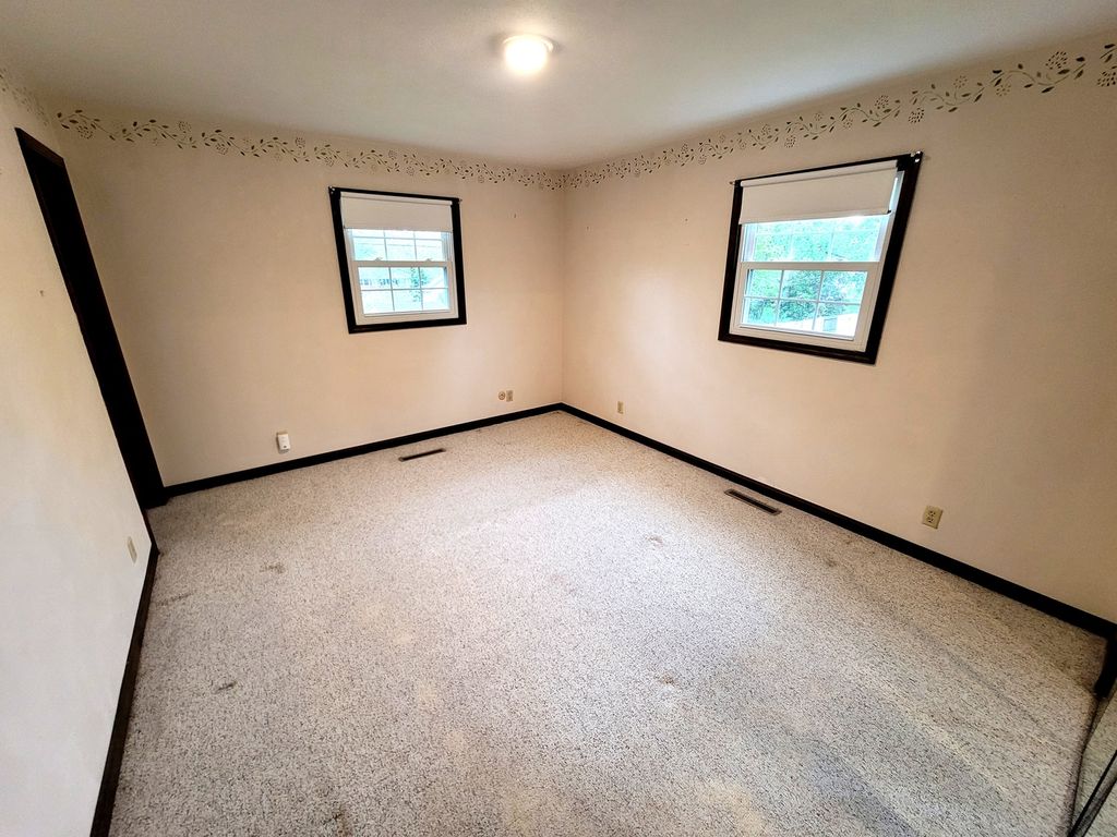 Image 30 of property listing at 14 Lakedale Drive, Salem, IL 62881