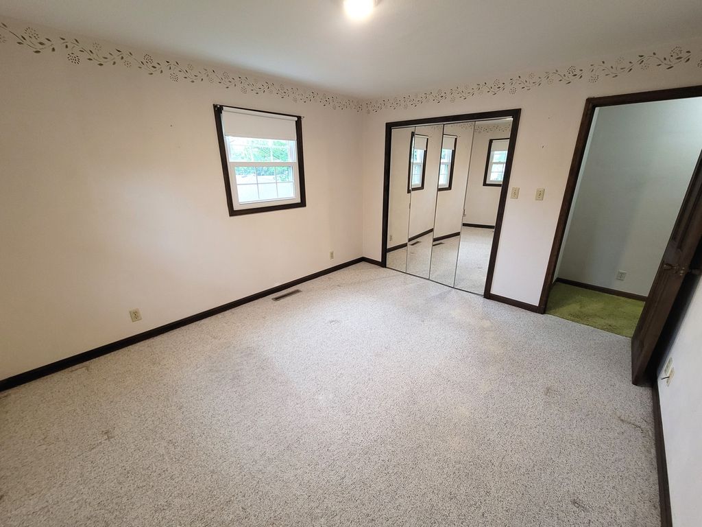 Image 31 of property listing at 14 Lakedale Drive, Salem, IL 62881