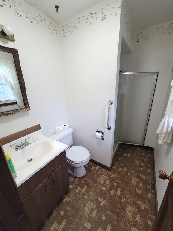 Image 32 of property listing at 14 Lakedale Drive, Salem, IL 62881