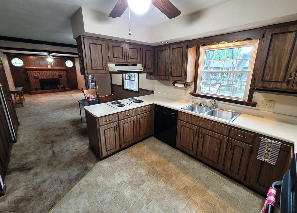 Image 36 of property listing at 14 Lakedale Drive, Salem, IL 62881