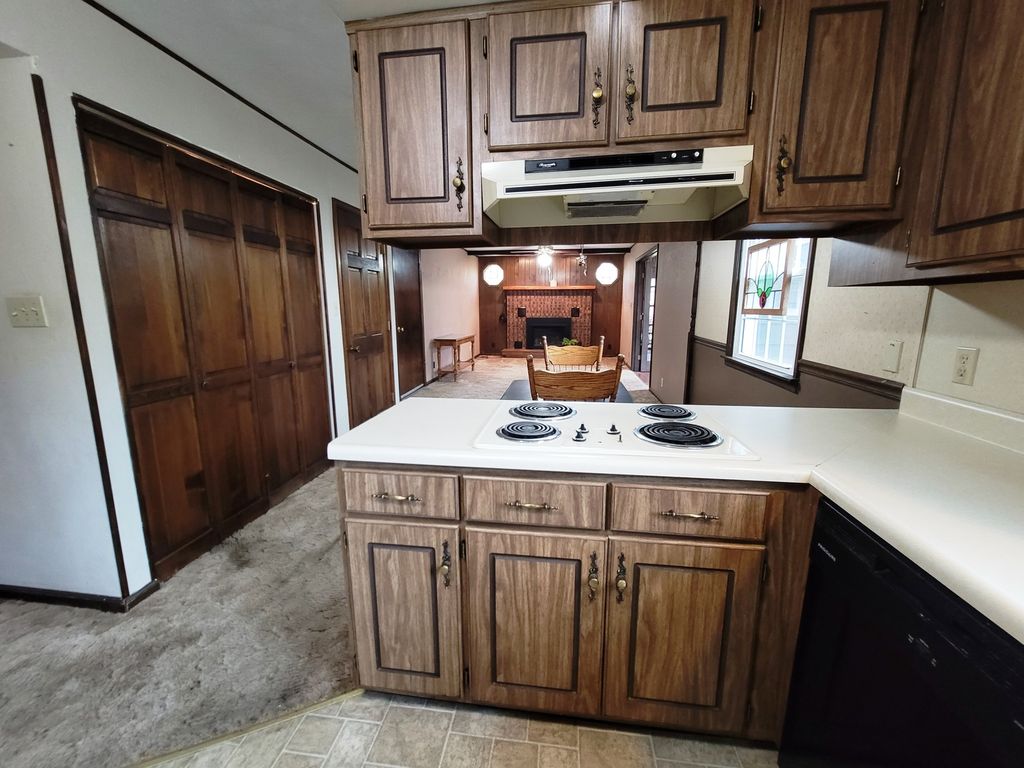 Image 37 of property listing at 14 Lakedale Drive, Salem, IL 62881