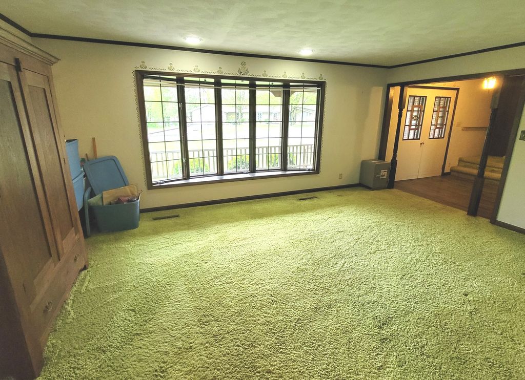 Image 7 of property listing at 14 Lakedale Drive, Salem, IL 62881