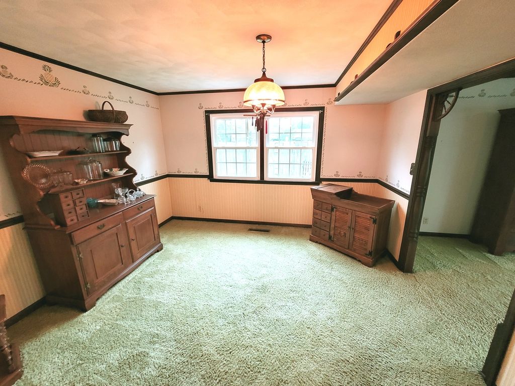 Image 9 of property listing at 14 Lakedale Drive, Salem, IL 62881