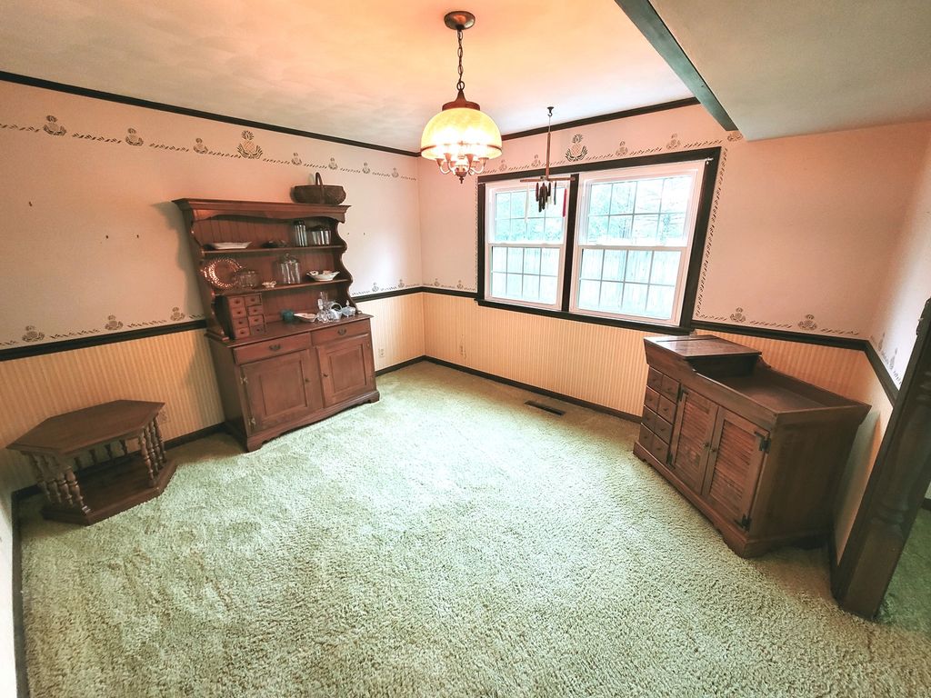 Image 10 of property listing at 14 Lakedale Drive, Salem, IL 62881