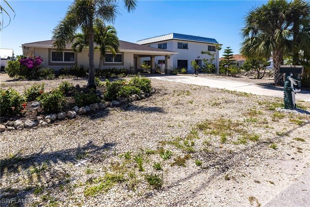 164 Trinidad ST, Naples, FL 34113