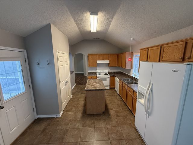 6105 Comfort Drive, Fort Worth, TX 76132