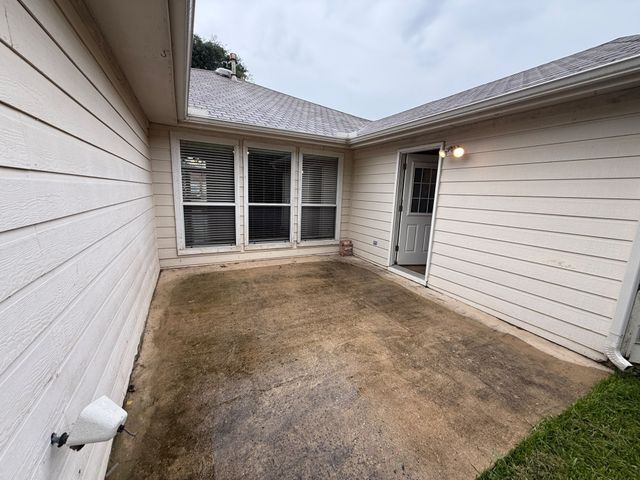 6105 Comfort Drive, Fort Worth, TX 76132
