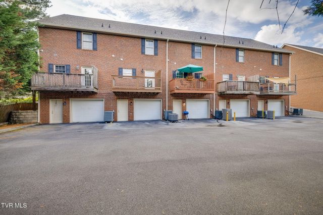 1709 Cherokee Road 304, Johnson City, TN 37604