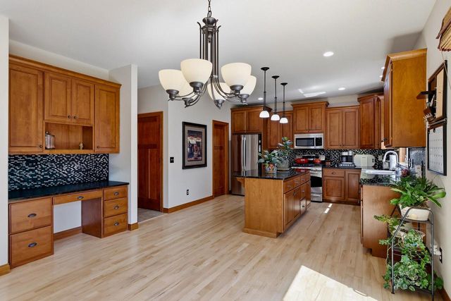 1606 S Carver LANE, Appleton, WI 54914
