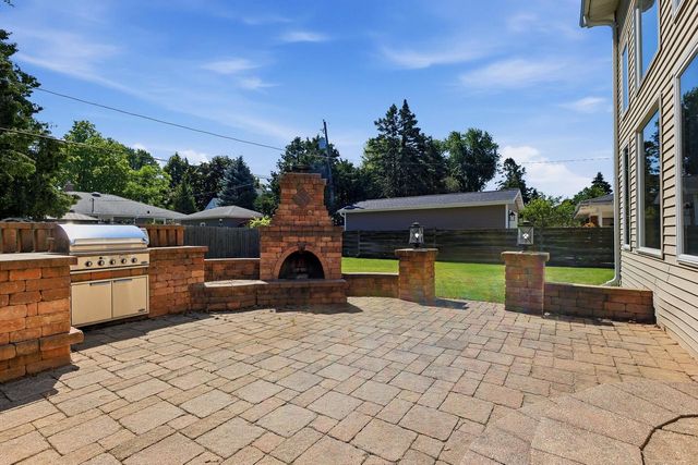 1606 S Carver LANE, Appleton, WI 54914