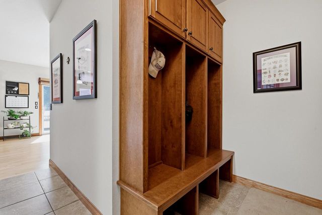 1606 S Carver LANE, Appleton, WI 54914