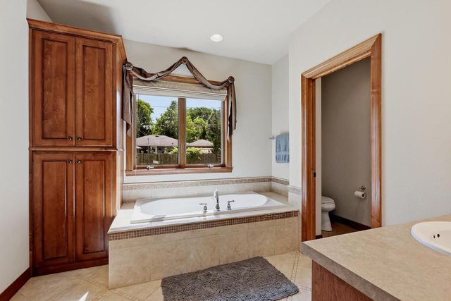 1606 S Carver LANE, Appleton, WI 54914