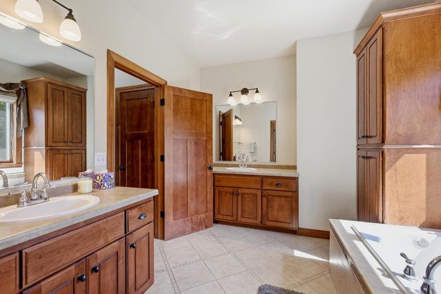 1606 S Carver LANE, Appleton, WI 54914