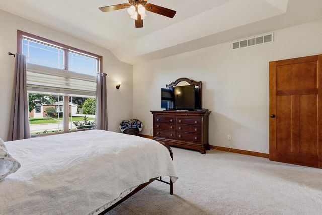 1606 S Carver LANE, Appleton, WI 54914