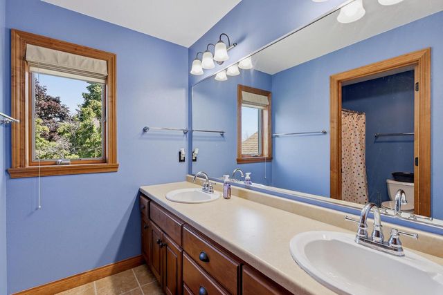 1606 S Carver LANE, Appleton, WI 54914