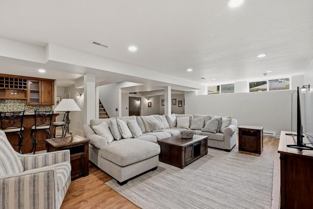 1606 S Carver LANE, Appleton, WI 54914