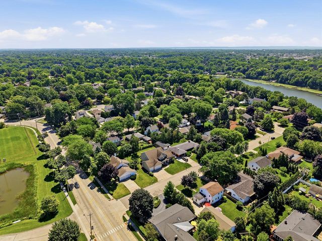 1606 S Carver LANE, Appleton, WI 54914