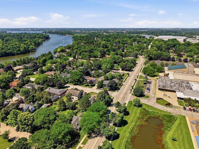 1606 S Carver LANE, Appleton, WI 54914