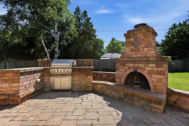 1606 S Carver LANE, Appleton, WI 54914