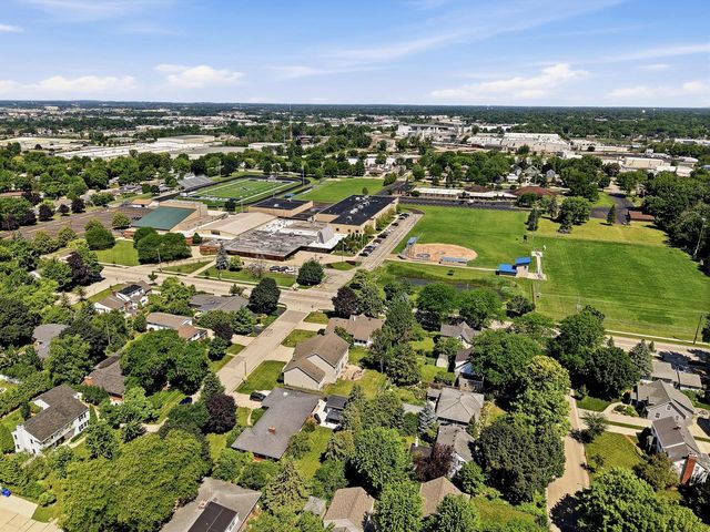 1606 S Carver LANE, Appleton, WI 54914