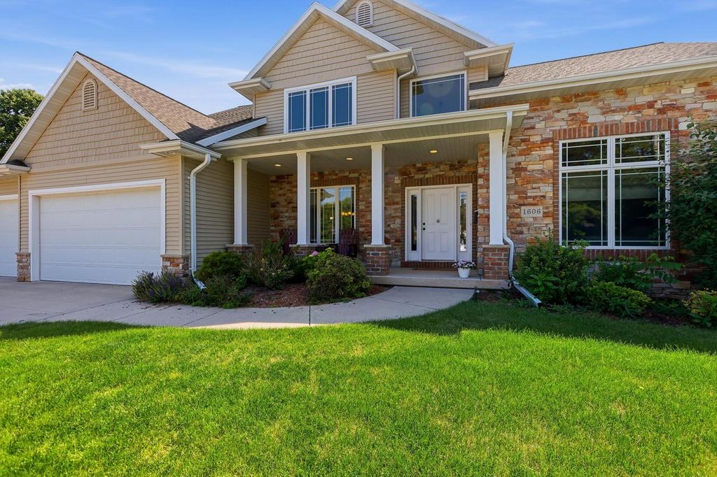 1606 S Carver LANE, Appleton, WI 54914