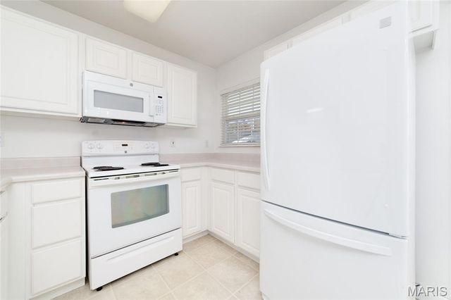 410 Benton Drive L, St Peters, MO 63376