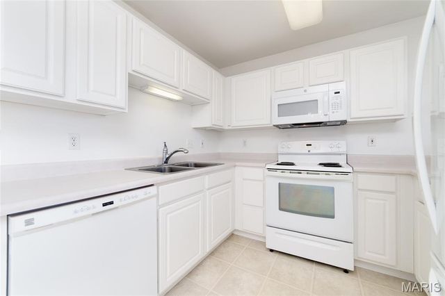 410 Benton Drive L, St Peters, MO 63376