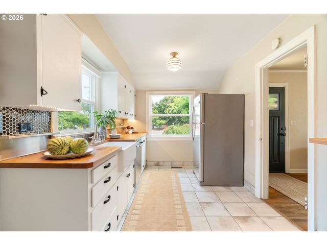 7340 N WILLAMETTE Blvd, Portland, OR 97203