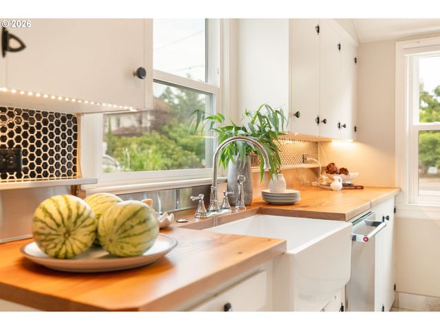 7340 N WILLAMETTE Blvd, Portland, OR 97203