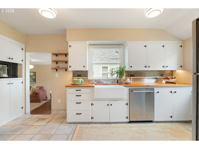 7340 N WILLAMETTE Blvd, Portland, OR 97203