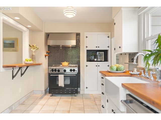 7340 N WILLAMETTE Blvd, Portland, OR 97203