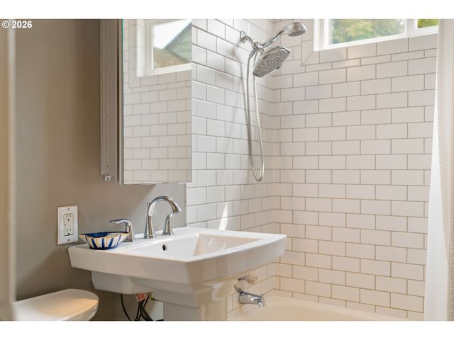 7340 N WILLAMETTE Blvd, Portland, OR 97203