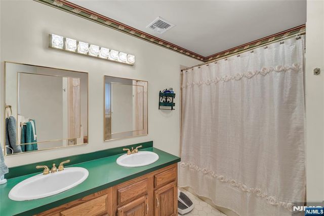 6 Jay Street, Old Tappan, NJ 07675