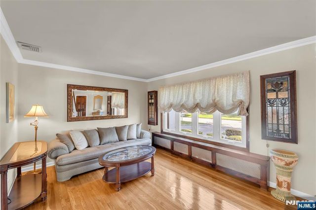 6 Jay Street, Old Tappan, NJ 07675