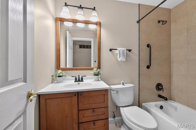 226 Walden Court, Unincorporated, MO 63025