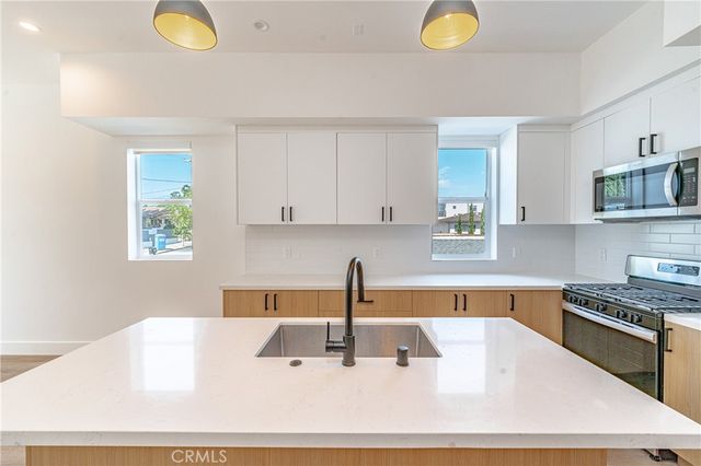 614 N Rampart Boulevard, Silver Lake, CA 90026